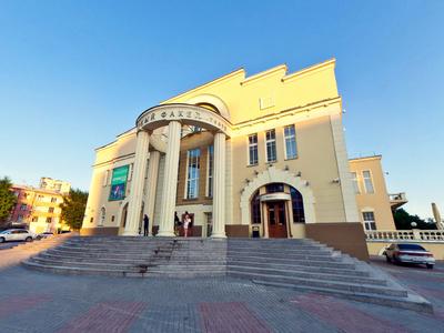 Новосибирский театр Красный факел заказал ремонт двух фасадов в августе  2019 года - 7 августа 2019 - НГС.ру