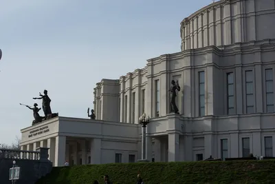 File:Alleya of Opera and Ballet Theatre, Minsk.JPG - Wikimedia Commons