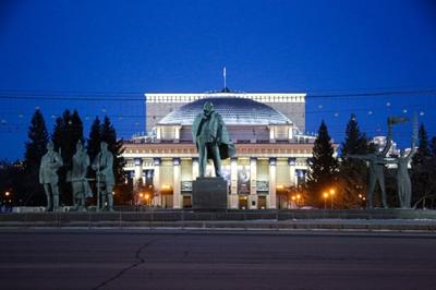 Главную елку города установят перед зданием Новосибирского театра оперы и  балета - Континент Сибирь Online