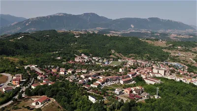 Glimpse of the town of Nespolo with the panorama that surrounds it.  Province of Rieti. Italy Stock Photo - Alamy