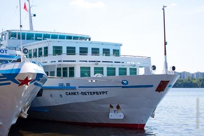 Теплоход «Адмирал» – Смольнинское пароходство