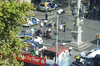 Фургон совершил наезд на пешеходов в Барселоне. Главное :: Новости :: ТВ  Центр