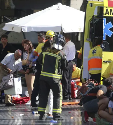 Теракт в Барселоне: 13 человек погибли, более 100 ранены в результате  наезда фургона на толпу — РТ на русском