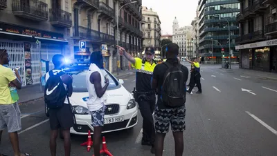Теракт в Барселоне: фургон врезался в толпу в центре города