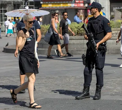 Теракты в Каталонии: подозреваемые хотели взорвать собор Гауди - BBC News  Русская служба