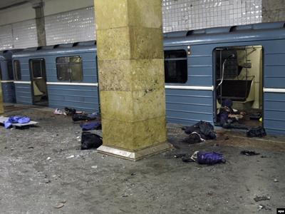Фото с места взрывов в московском метро