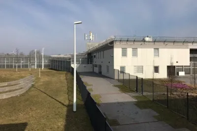 Сколько зарабатывает сотрудник тюрьмы в Германии?