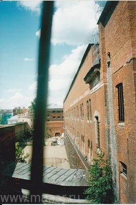Интерьер клетки на покинутой тюрьме тюрьмы Редакционное Фотография -  изображение насчитывающей устарелый, утюг: 77177437