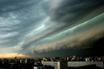 Торнадо в центре Москва-Сити, …» — создано в Шедевруме