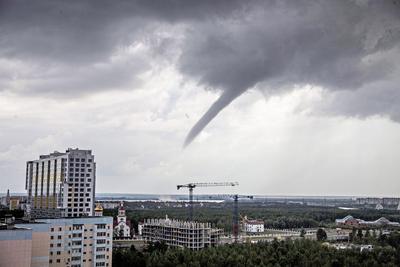Жителей Москвы предупредили об угрозе смерчей и торнадо :: Autonews