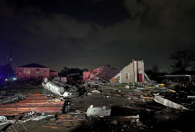 Торнадо в США унес жизни 6 человек - видео