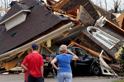 Пляска смерча. Разрушительные торнадо в США убили больше ста человек.  Посмотрите на эти фото — Новая газета