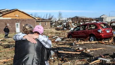 Разрушительный торнадо в США срывал крыши с домов и ломал деревья (фото,  видео) — УНИАН