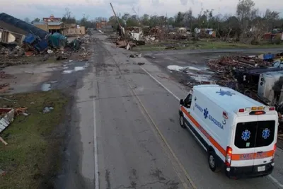 В США смертоносные торнадо нанесли огромные разрушения