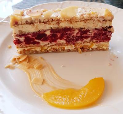 Торт Москва слоеный торт, состоящий …» — создано в Шедевруме