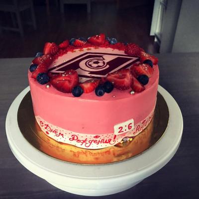 Торт «Молочная девочка» для фаната «Спартака» | Instagram
