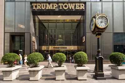Башня Трампа В Ньюйорке — стоковые фотографии и другие картинки Трамп-тауэр  - Трамп-тауэр, Нью-Йорк, Штат Нью-Йорк - iStock