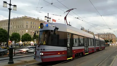Трамваи задерживаются на востоке Москвы из-за автомобиля на путях