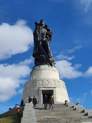 Кто тот минчанин, ставший прообразом героя памятника советскому воину в  берлинском Трептов-парке - Минск-новости