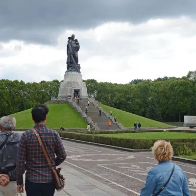 В Кемерове установили копию памятника воину-освободителю из Трептов-парка —  РБК