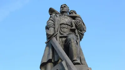 Вандалы вновь осквернили советский мемориал в Трептов-парке в Берлине – ОСН