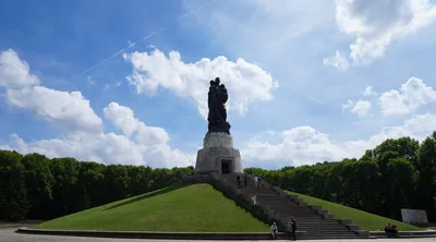 Трептов-парк - мемориал советским солдатам в Берлине 🇩🇪 - YouTube