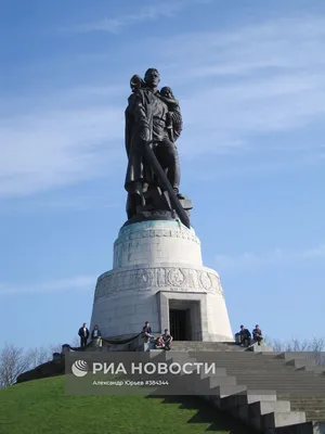 Призыв к \"убийству всех русских\"»: опубликовано фото оскверненного  мемориала советским воинам в Берлине