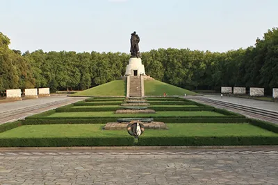 Памятник Солдату-освободителю в Трептов-парке в Берлине | РИА Новости  Медиабанк