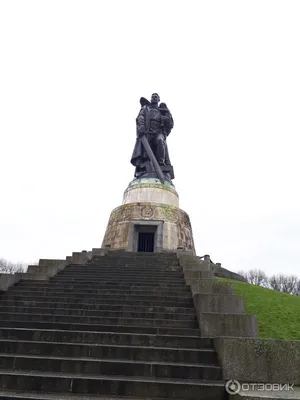 Цветы возложили в Берлине к памятникам советским воинам - РИА Новости,  23.02.2015