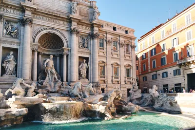 В 2023 году туристы бросили в римский фонтан Треви €1,6 млн | РБК Life