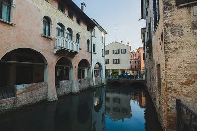 Город Тревизо, Италия, и свои каналы Стоковое Фото - изображение  насчитывающей старо, каналы: 143041536