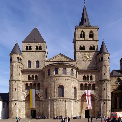 Исторический Трир Германия сверху Стоковое Фото - изображение насчитывающей  небо, церковь: 122325176