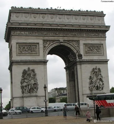 Париж и целый мир - Paris10.ru - Что изображено и написано на Триумфальной  арке? Изнутри Триумфальная арка исписана вдоль и поперек. Думаете,  постарались вандалы? Нет, это имена 558 самых крутых военачальников Франции
