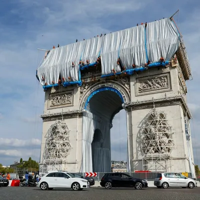 Протестующие повредили Триумфальную арку в Париже: фото разрушений - 24  Канал