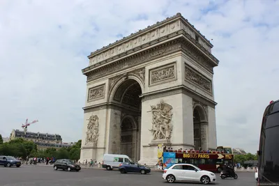 Действительно ли Триумфальная арка в Париже была окрашена в цвета ЛГБТ? |  Журнал Artmajeur