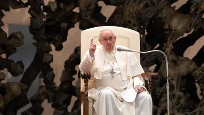 Папа римский назвал мало молящийся и слишком много пьющий народ: Общество:  Мир: Lenta.ru