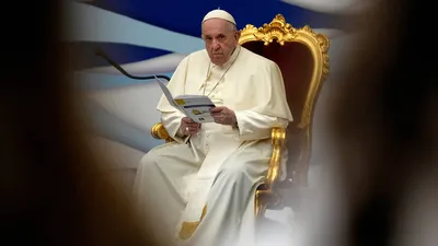 МАНИПУЛЯЦИЯ: Папа Римский имеет кресло за $40 млн и, вместо помощи, молится  за нуждающихся | VoxUkraine