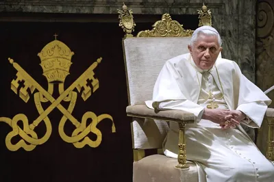 В Ватикане маленький мальчик чуть не сорвал мессу Папы Римского. ФОТО. ВИДЕО