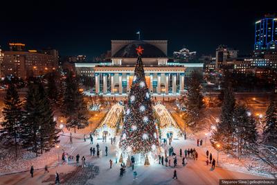 Центр Новосибирска начали украшать гирляндами к Новому году