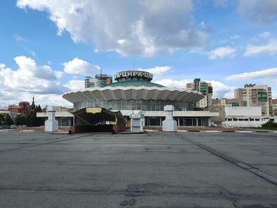 В Челябинск к Торговому центру приехал цирк шапито