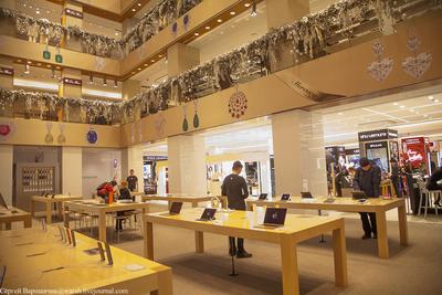 File:Moscow TSUM Apple Store 03-2016.jpg - Wikimedia Commons