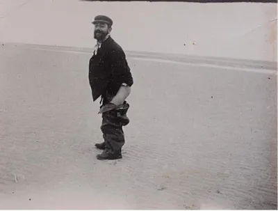 Историческая фотосессия: художник Тулуз-Лотрек какает на пляже