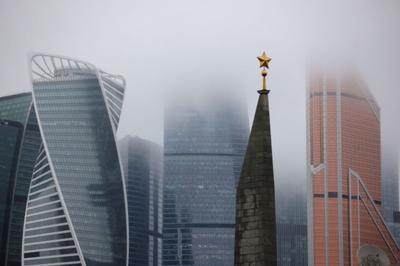Густой туман в Москве. Фоторепортаж — РБК