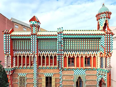 Турист - Невероятная архитектура Антонио Гауди дома Бальо в Барселоне,  Испания | Facebook