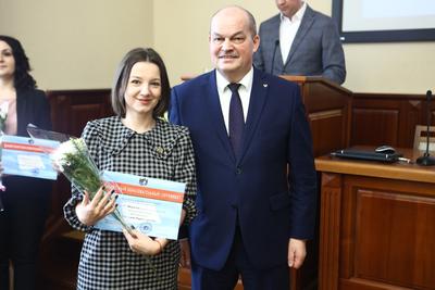 В Новосибирске учителям вручили бюджетные образовательные сертификаты |  29.02.2024 | Новосибирск - БезФормата