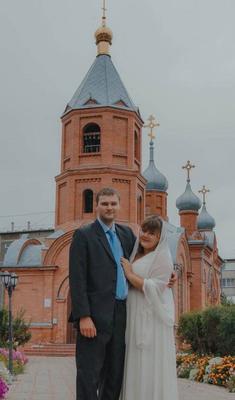 Учительницу из Новосибирской области после доноса заставили удалить  свадебное фото с мужем на фоне храма | Пикабу