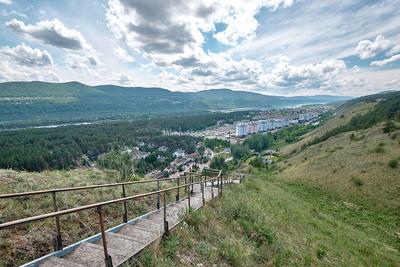 Новая туристическая лестница в микрорайоне Удачный в Красноярске | РИА  Новости Медиабанк
