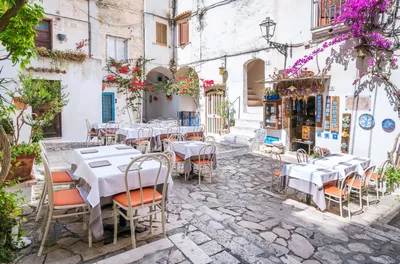 Купить фотообои Италия «Уличное кафе в Римини » | PINEGIN