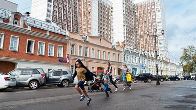Школьная жизнь: как выглядит новая пешеходная зона Москвы | Фотогалереи |  Известия