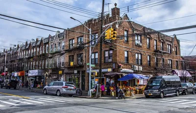 Вид на Нью-Йорк США улицы Бруклина Редакционное Стоковое Изображение -  изображение насчитывающей город, финансовохозяйственно: 170870099